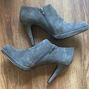 Bandolino Suede Heeled Ankle Boots Gray Size 7.5